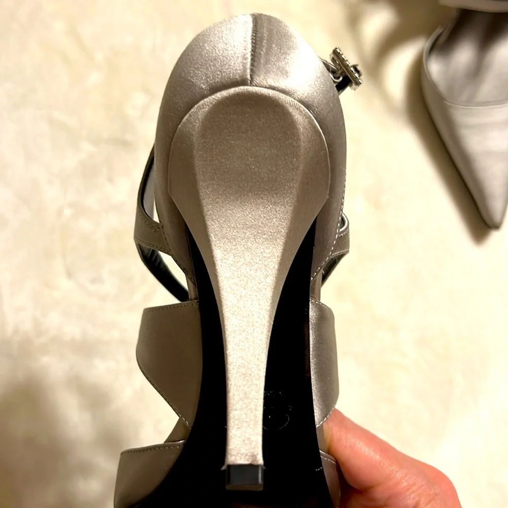 Roger Vivier. Satin Women's Silver Strappy Heels. Size 39/8 Made in Italy